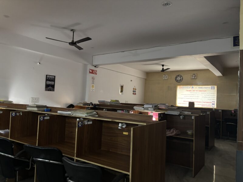 Office space available in gomtinagar