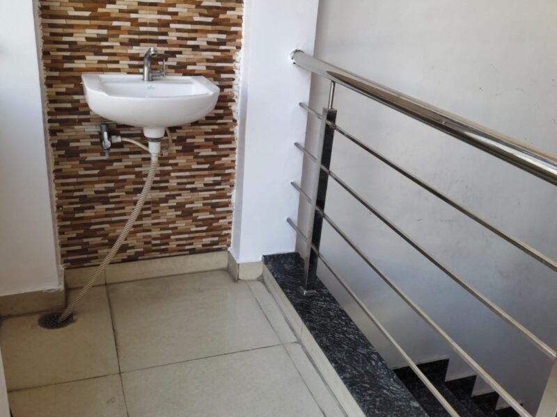 2 BHK Available in Gomtinagar extension