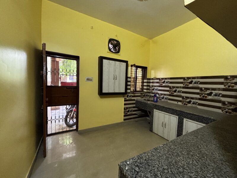 2BHK Room Available in Janakipuram – Good Location