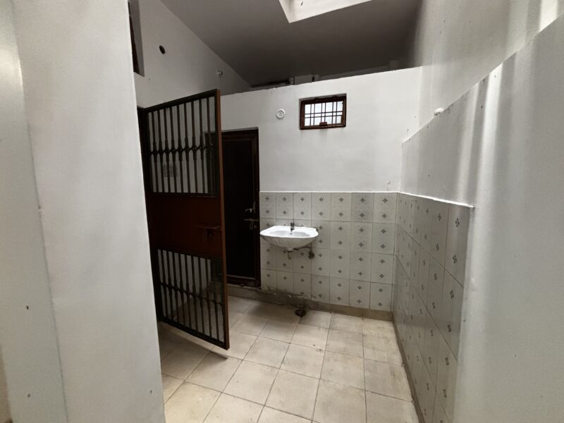 2BHK Room Available in Janakipuram – Good Location