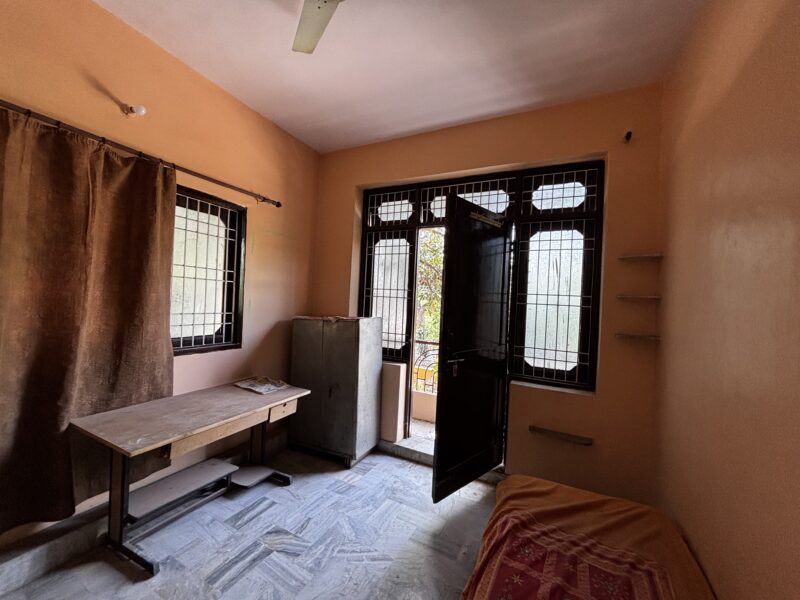 One room available in Indira nagar