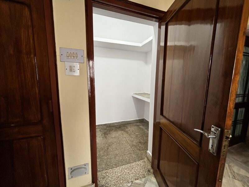 3 Room Set | Main Road | Near Metro