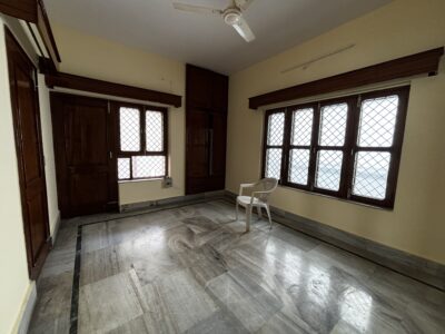3 Room Set | Main Road | Near Metro