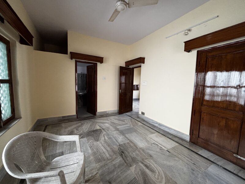3 Room Set | Main Road | Near Metro