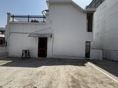 3 Room Set | Main Road | Near Metro