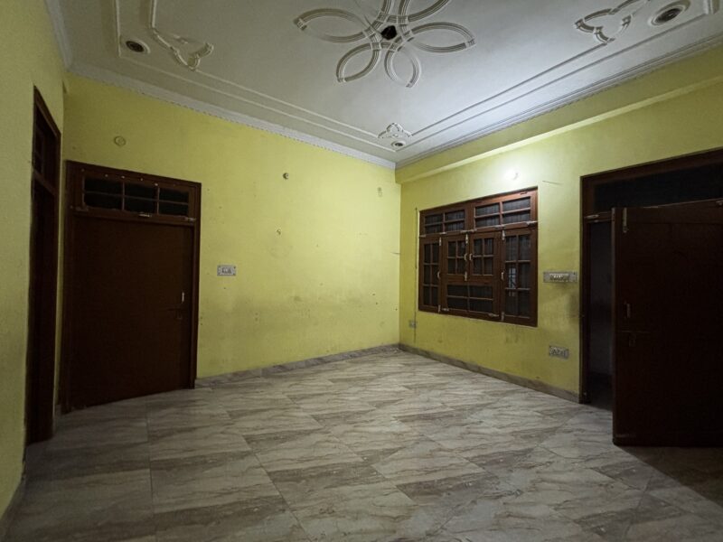 3 Room Set On Rent (Main Road Location)