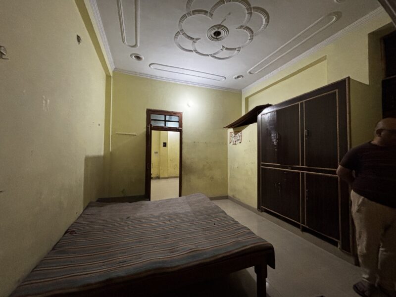 3 Room Set On Rent (Main Road Location)