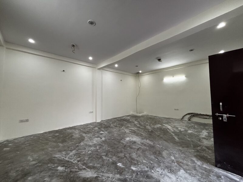 1 Big Room set portion Available in Gomtinagar