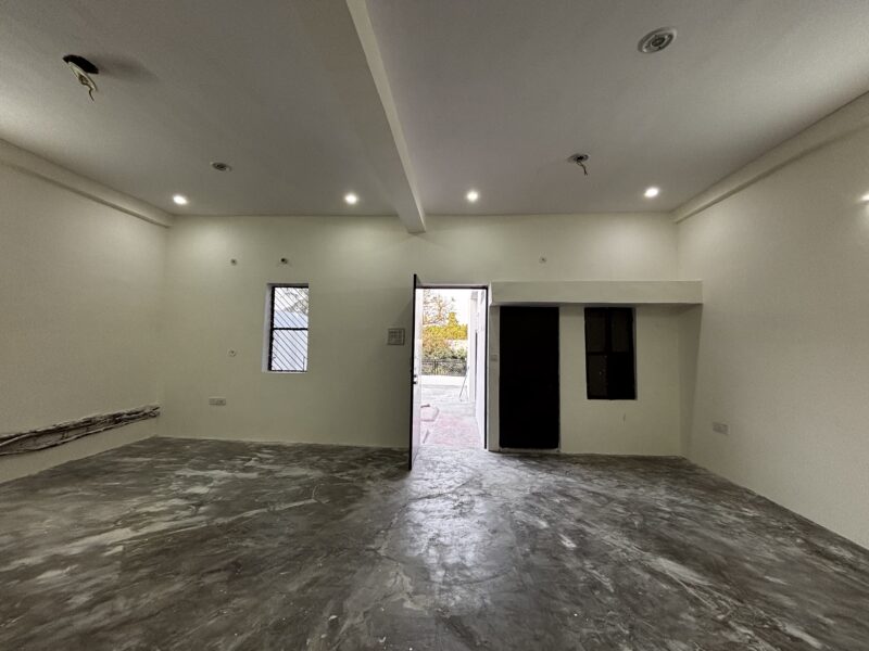 1 Big Room set portion Available in Gomtinagar