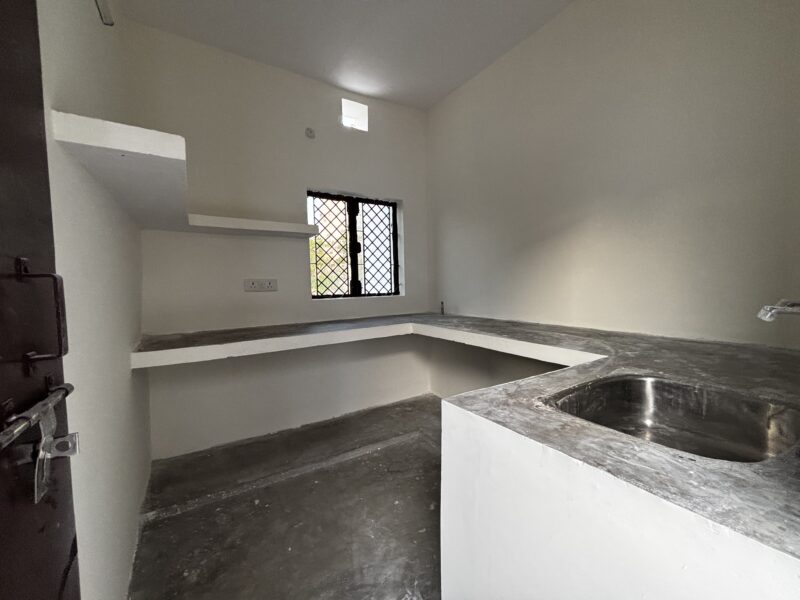 1 Big Room set portion Available in Gomtinagar