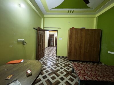 Park Facing 2 Room Set Available in Gomtinagar