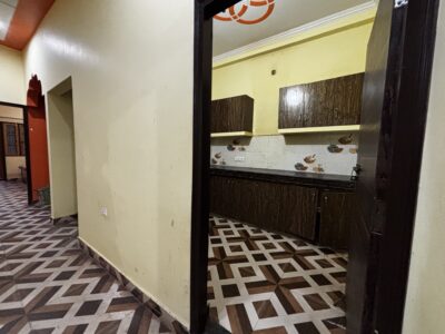 Park Facing 2 Room Set Available in Gomtinagar