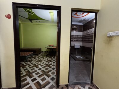 Park Facing 2 Room Set Available in Gomtinagar