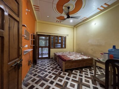 Park Facing 2 Room Set Available in Gomtinagar