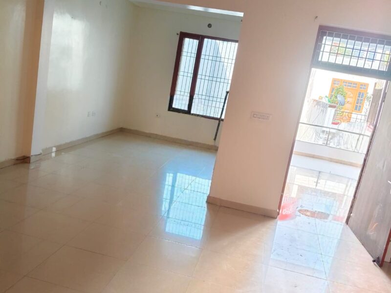 2 BHK Available in Gomtinagar extension