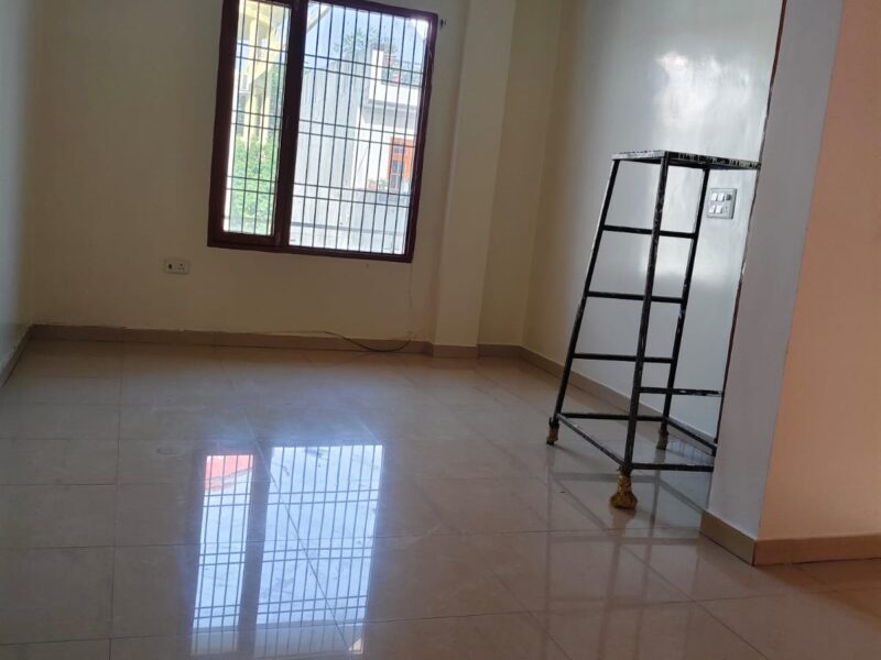 2 BHK Available in Gomtinagar extension