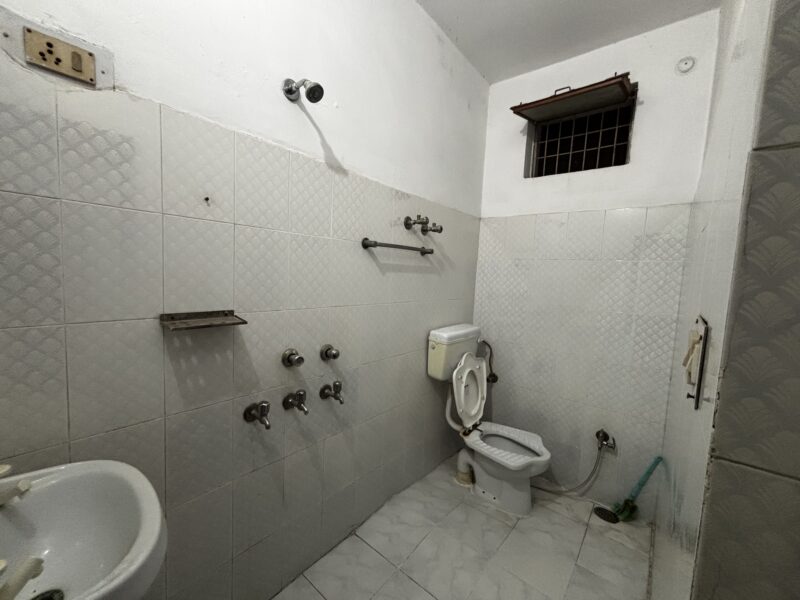 Room for Rent (Male employee)