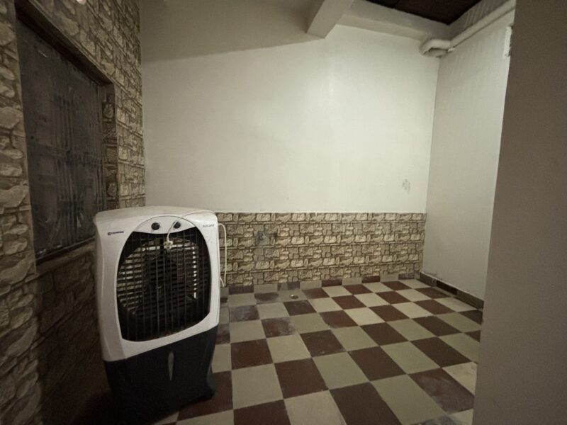 One room set girls pg available