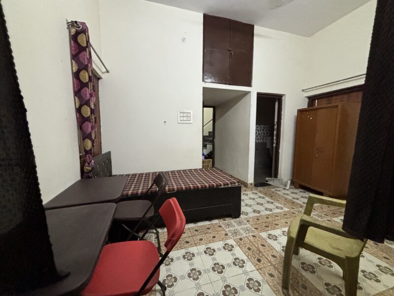 One room set girls pg available