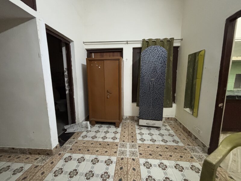 One room set girls pg available