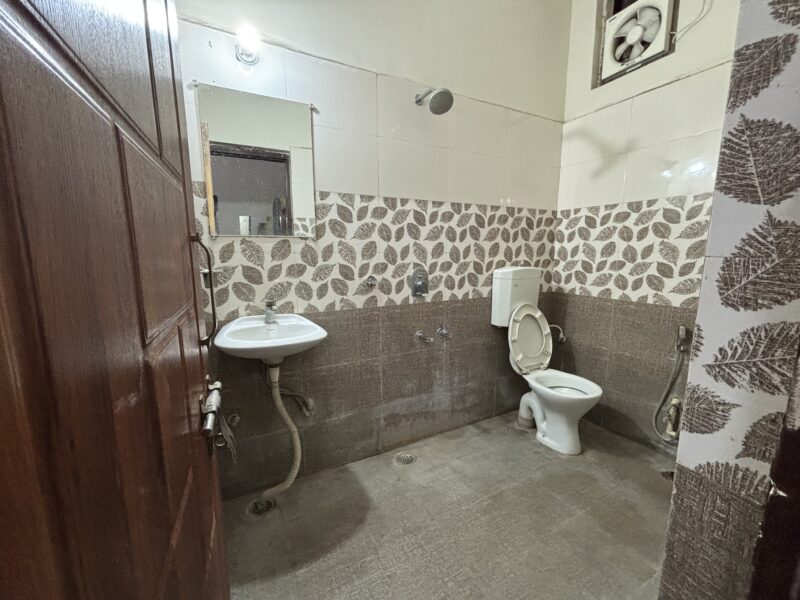 One room set girls pg available