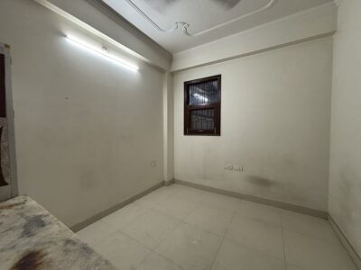 1 Room Set Available Aliganj