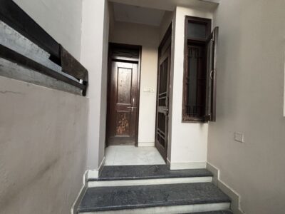 1 Room Set Available Aliganj