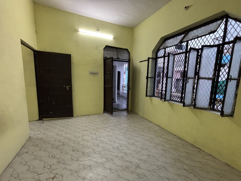 Two rooms available with bathrooms and kitchen