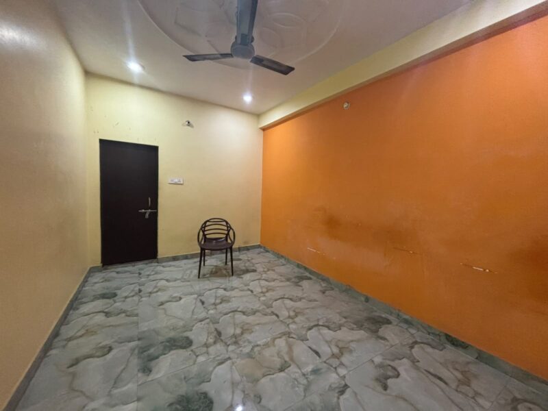 Spacious 1 BHK house with Separate Kitchen