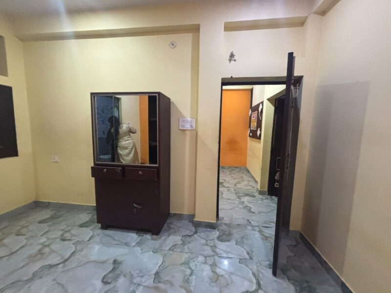 Spacious 1 BHK house with Separate Kitchen