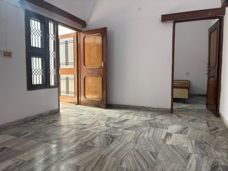Two room set available in Vikas Nagar