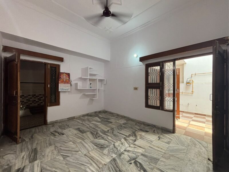 Two room set available in Vikas Nagar