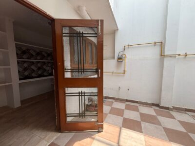 Two room set available in Vikas Nagar
