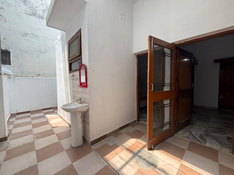 Two room set available in Vikas Nagar