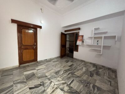 Two room set available in Vikas Nagar