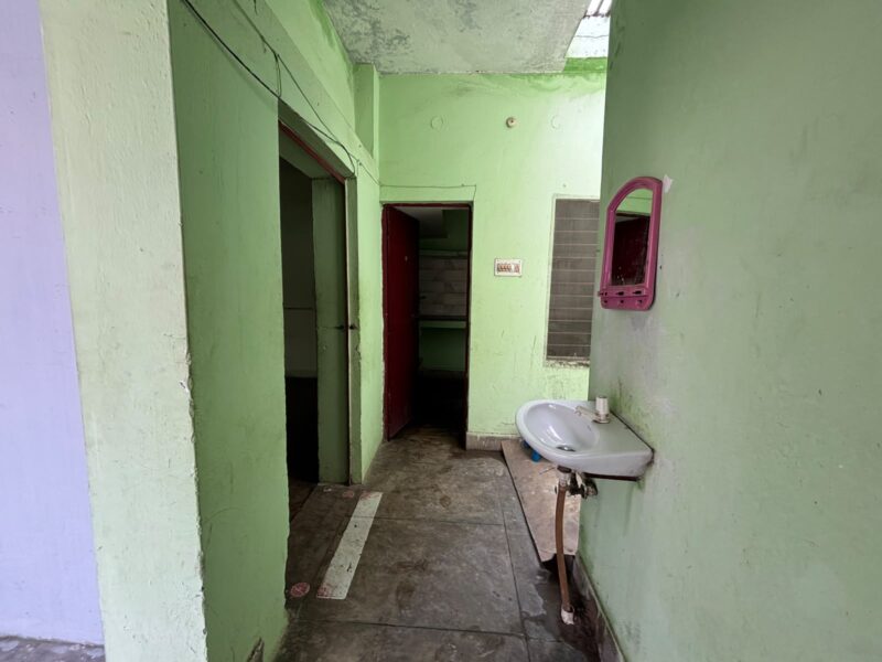 Cozy one room set in Prime Location