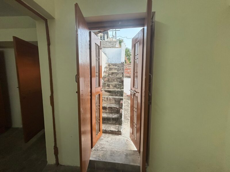 Neat 3 Rooms set with Kitchen & Terrace