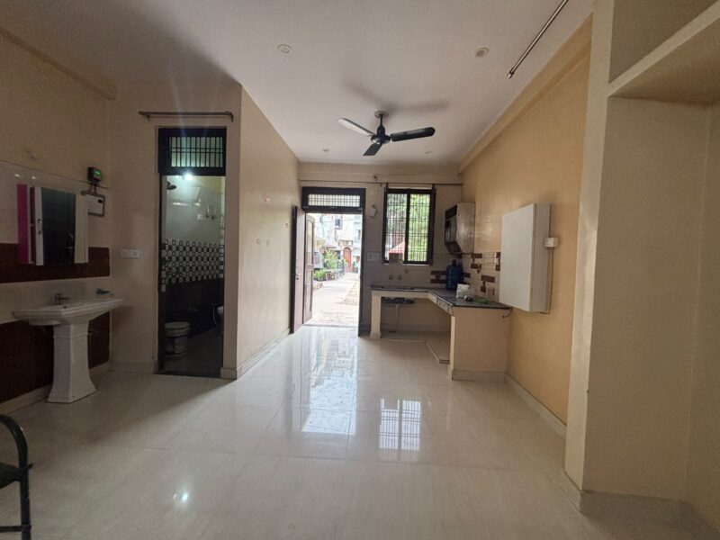 1 RK Rental – Suitable for 2 People Only