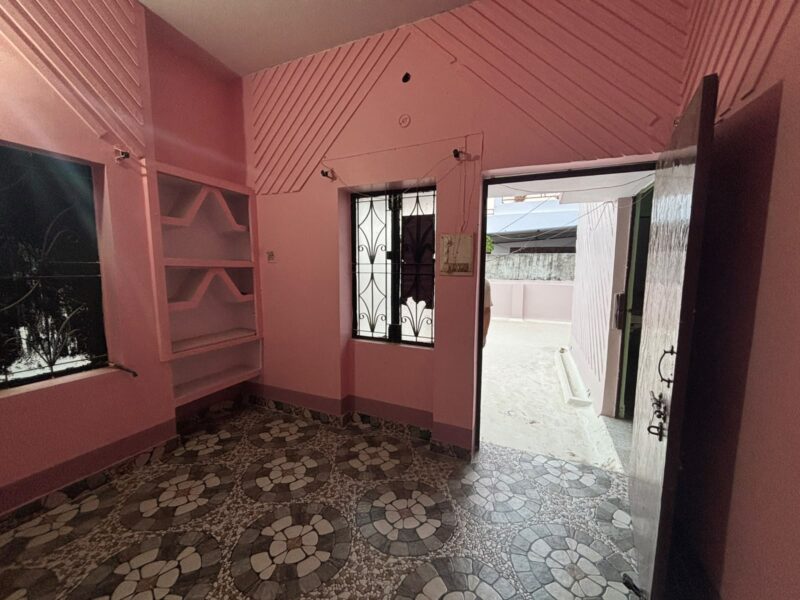 Comfortable 3 Room Set in Indira Nagar