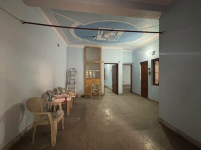 3 Rooms set in Vikas Nagar-book now!