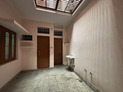 3 Rooms set in Vikas Nagar-book now!