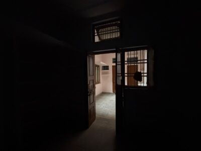 3 Rooms set in Vikas Nagar-book now!