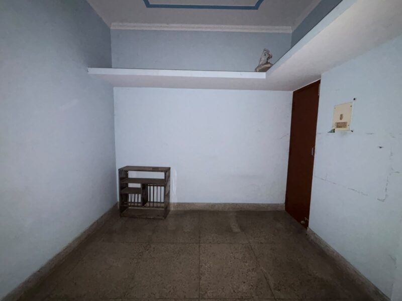 3 Rooms set in Vikas Nagar-book now!
