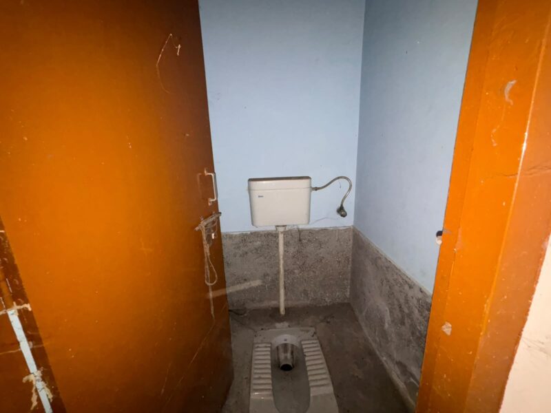 3 Rooms set in Vikas Nagar-book now!