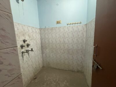 3 Rooms set in Vikas Nagar-book now!