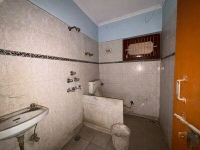 3 Rooms set in Vikas Nagar-book now!