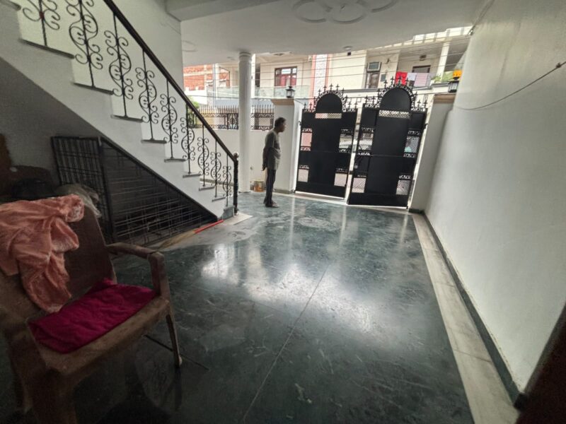 Well-Maintained 2-Room Set Available