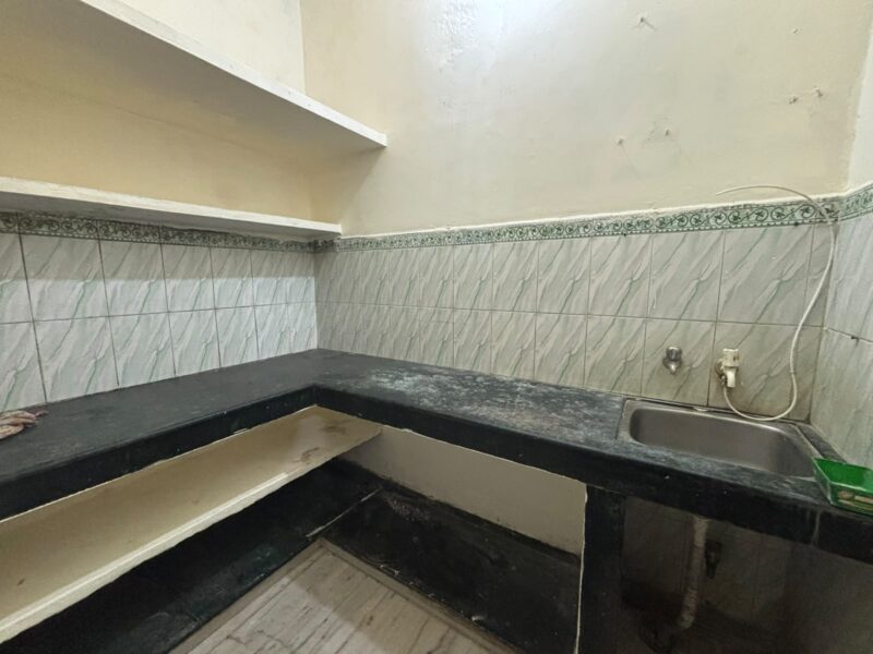Well-Maintained 2-Room Set Available