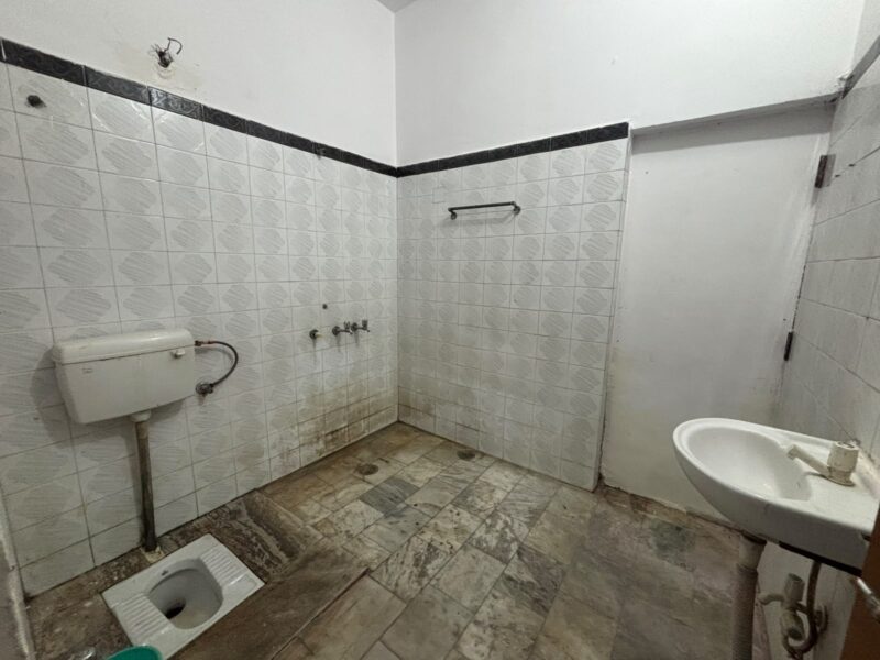 Well-Maintained 2-Room Set Available