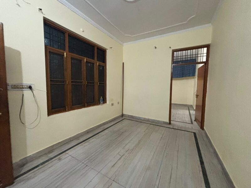 Well-Maintained 2-Room Set Available